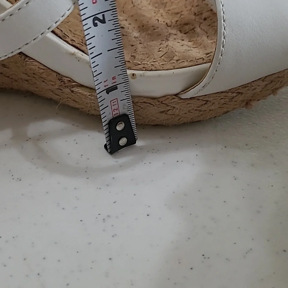 Kenneth Cole Reaction white wedge espadrilles sandals size 10